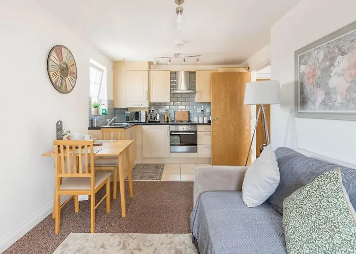 Seafront Flat-Private Parking-Short Walk To Town