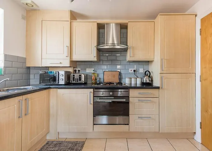 Seafront Flat-Private Parking-Short Walk To Town