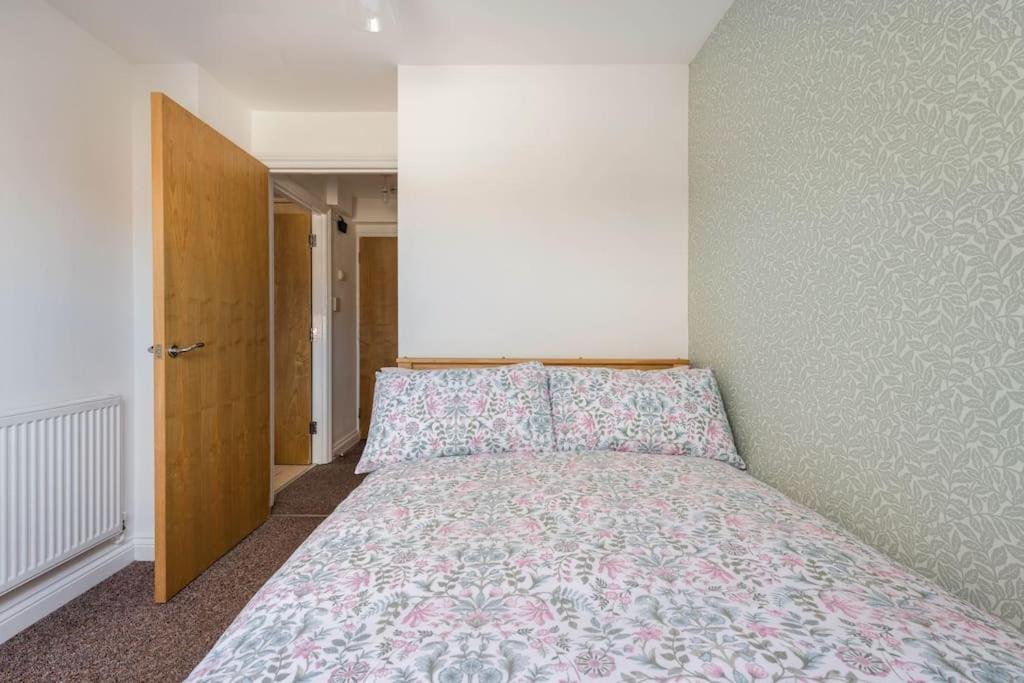 Seafront Flat-private Parking-short Walk To Town Apartment *