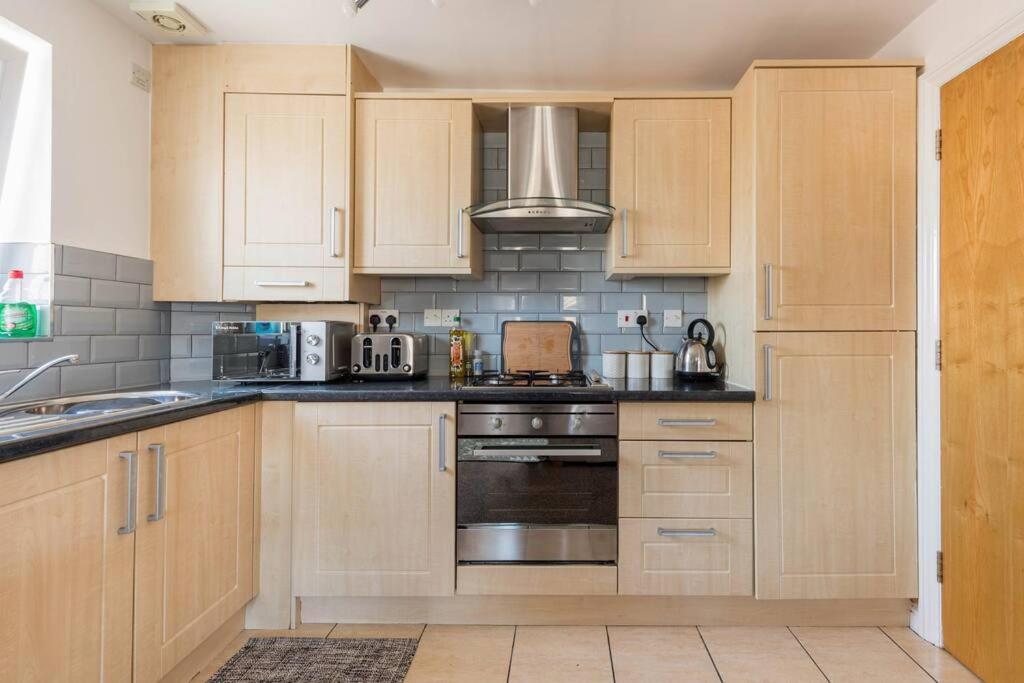 Apartment Seafront Flat-private Parking-short Walk To Town *