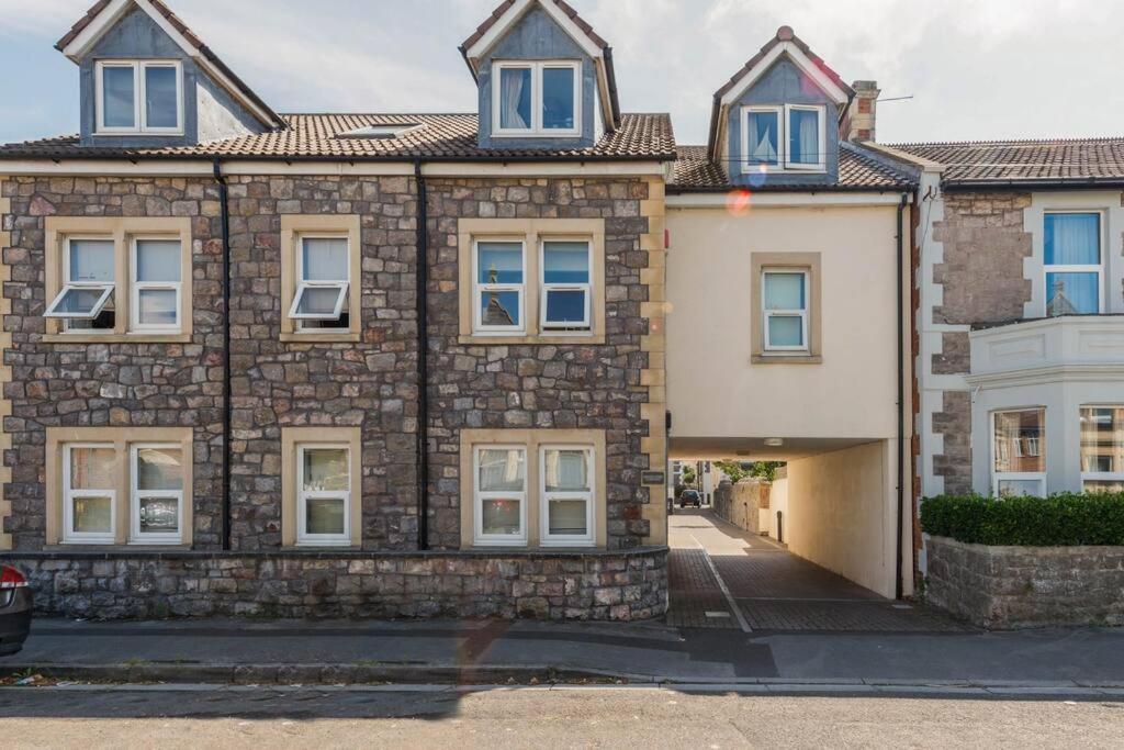 Apartment Seafront Flat-private Parking-short Walk To Town Weston-super-Mare
